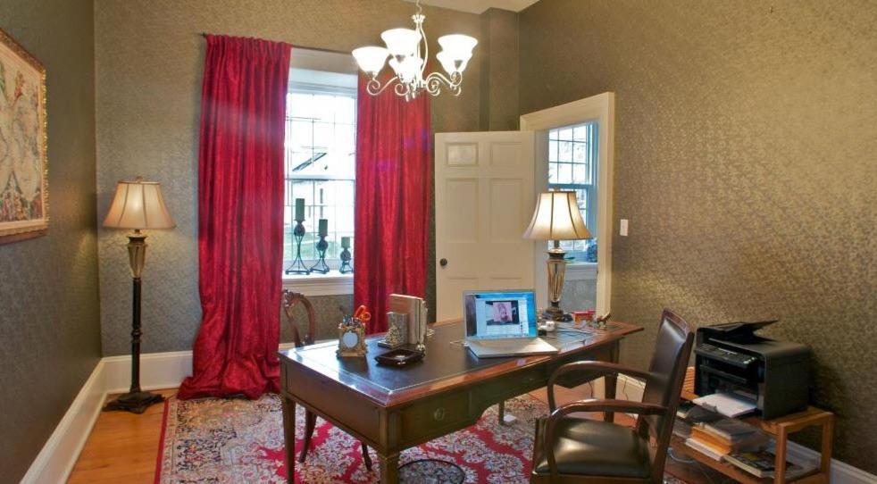 Bed and Breakfast Maplehurst Manor Броквилл Экстерьер фото